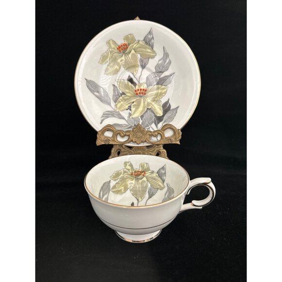 Vintage Clarence Bone China Yellow Floral Teacup & Saucer Gold Trim England - Picture 1 of 8